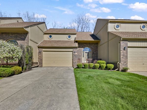 2119 Rochelle Park Drive, Rochester Hills, MI 48309