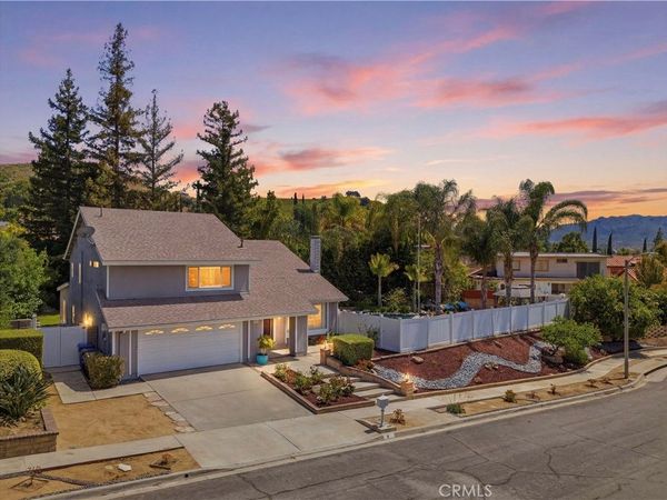 6 N Peregrine Circle, Oak Park, CA 91377