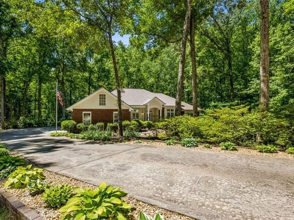 1072 Regency Park Drive , Braselton, GA 30517