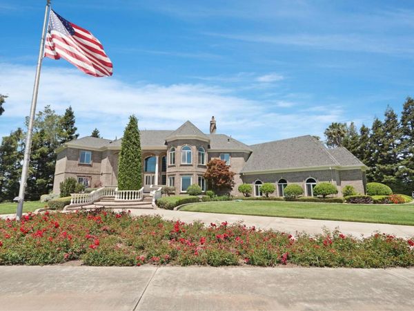 21649 N Des Moines Rd, Acampo, CA 95220