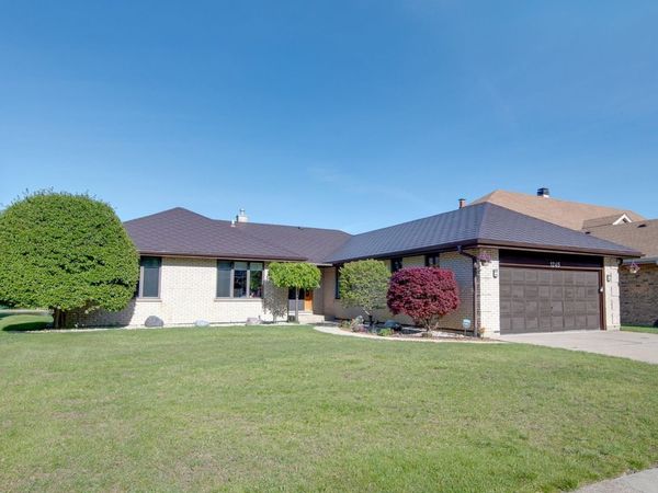 1245 Biscayne Drive, Elk Grove Village, IL 60007