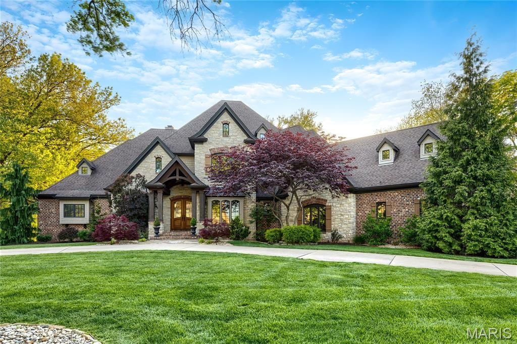 1015 Claymark Drive , Town and Country, MO 63131 Main Photo
