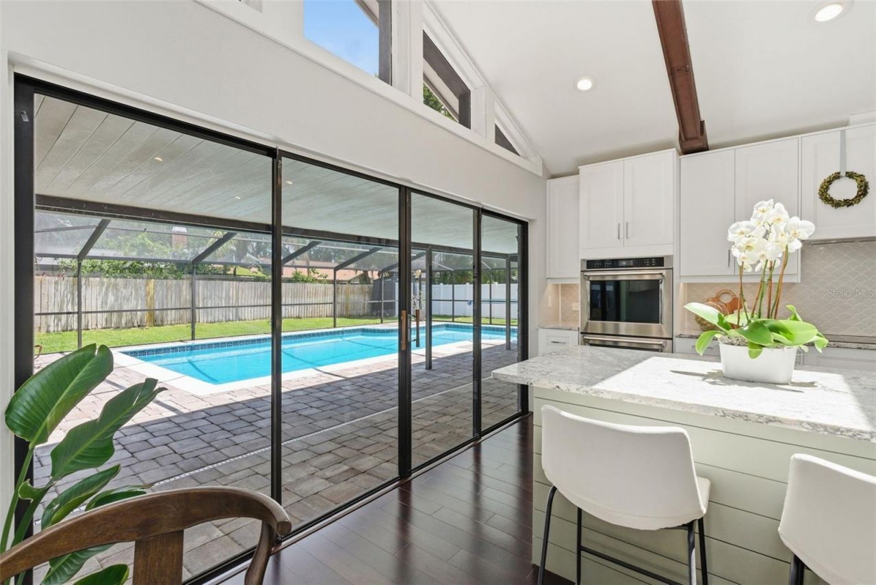 4221 Water Oaks Lane, Tampa, FL 33618 Photo