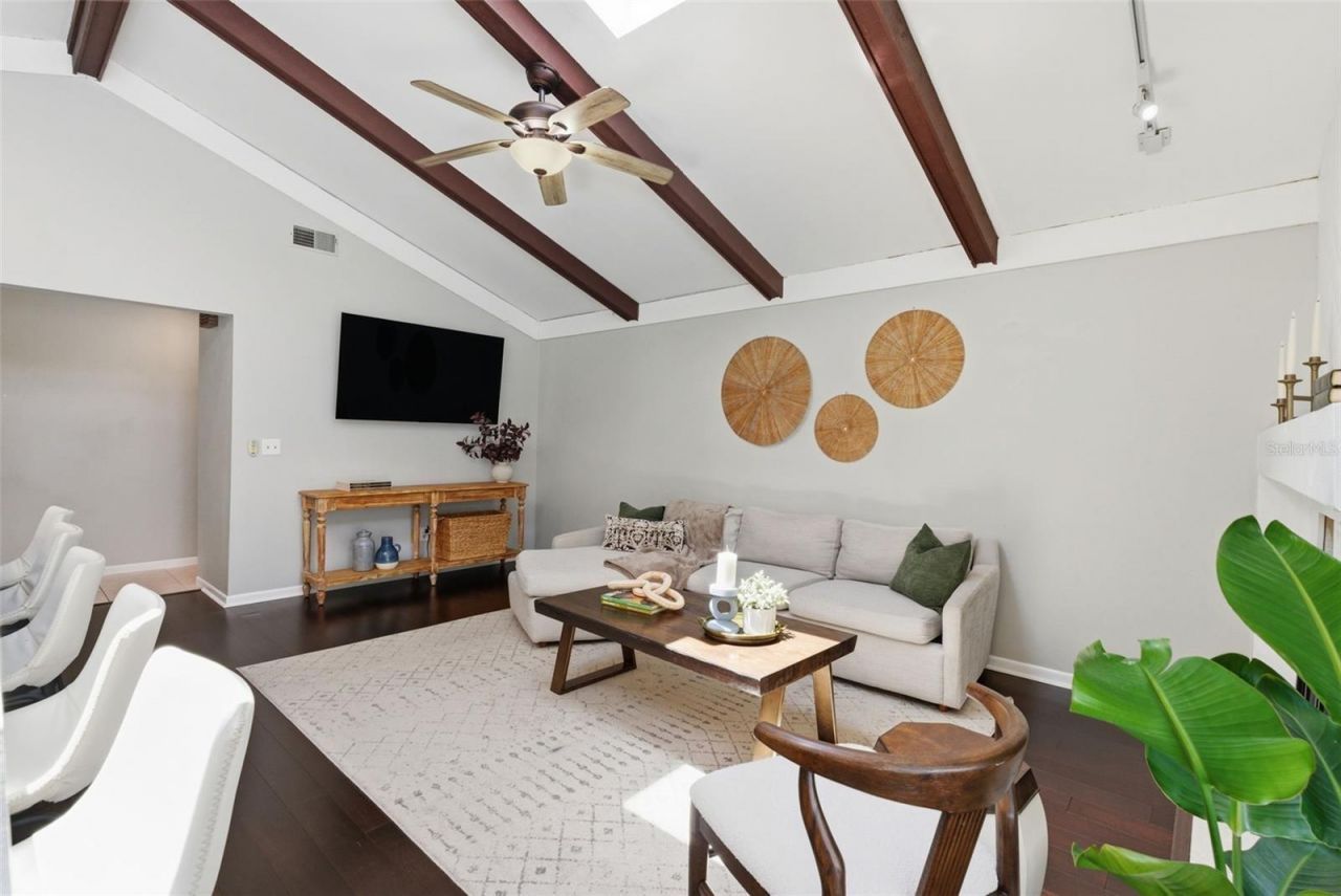 4221 Water Oaks Lane, Tampa, FL 33618 Photo