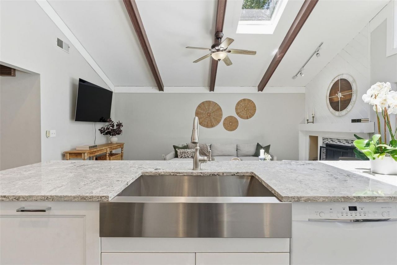 4221 Water Oaks Lane, Tampa, FL 33618 Photo