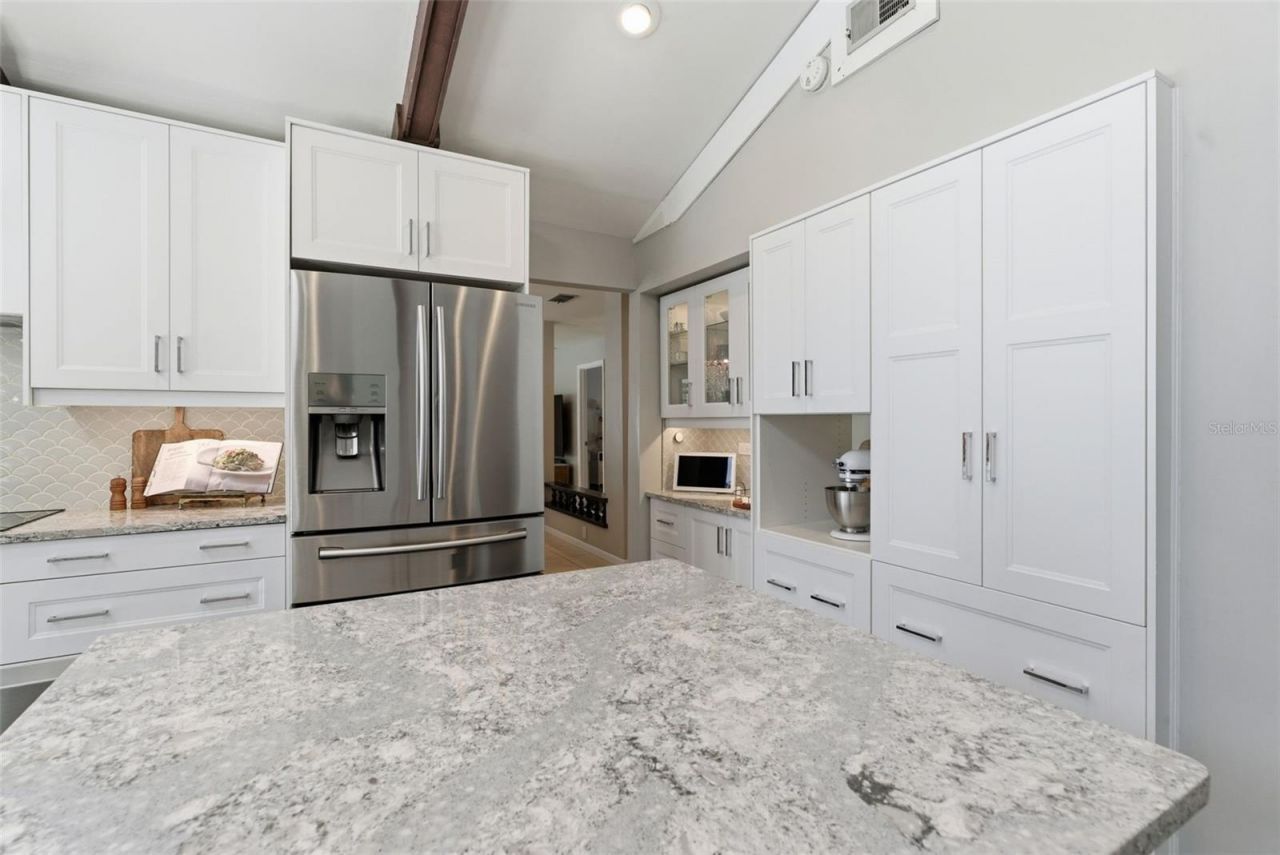 4221 Water Oaks Lane, Tampa, FL 33618 Photo