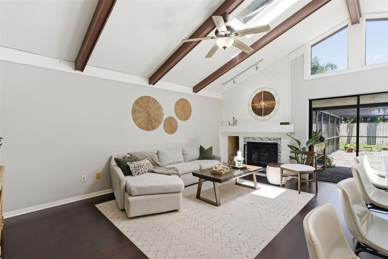 4221 Water Oaks Lane, Tampa, FL 33618 Photo