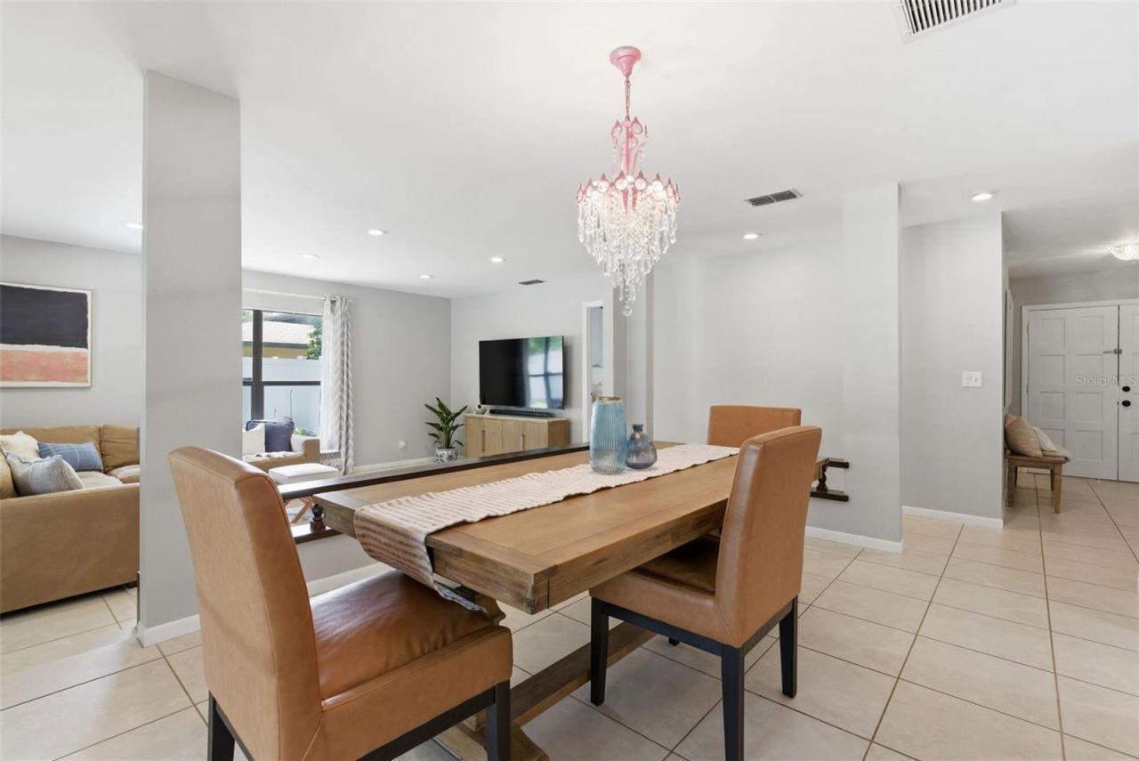 4221 Water Oaks Lane, Tampa, FL 33618 Photo