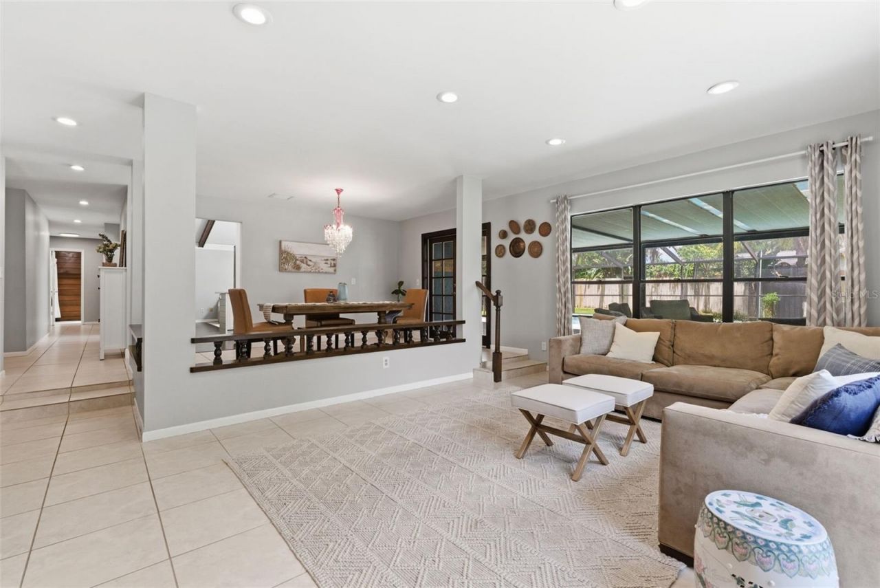 4221 Water Oaks Lane, Tampa, FL 33618 Photo