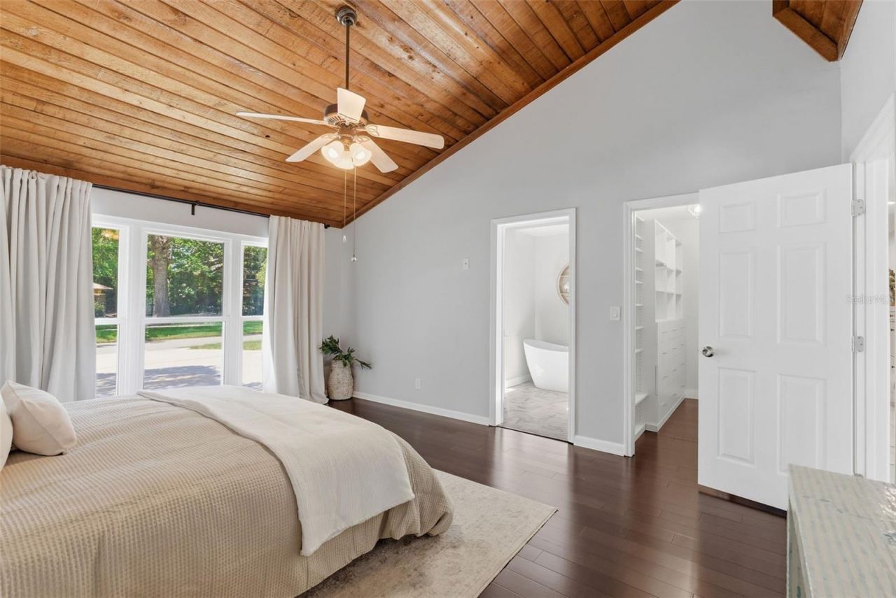 4221 Water Oaks Lane, Tampa, FL 33618 Photo
