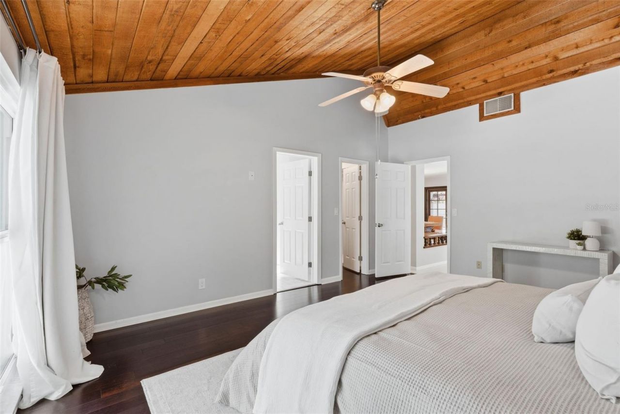 4221 Water Oaks Lane, Tampa, FL 33618 Photo