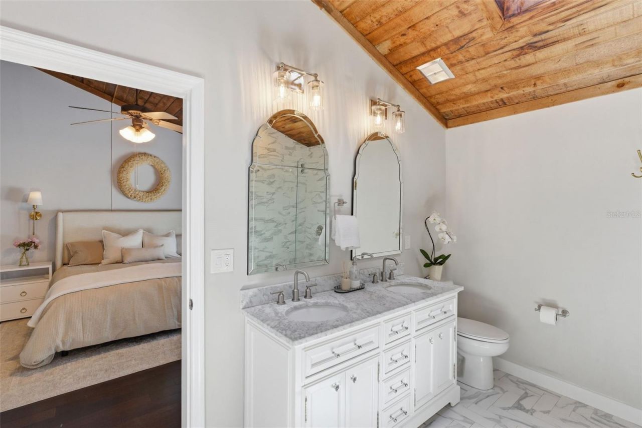 4221 Water Oaks Lane, Tampa, FL 33618 Photo