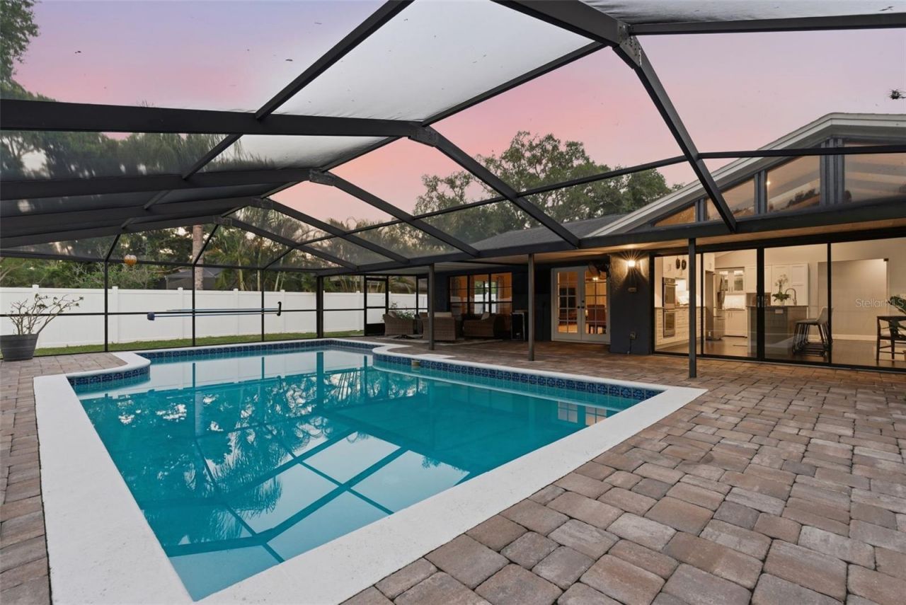 4221 Water Oaks Lane, Tampa, FL 33618 Photo