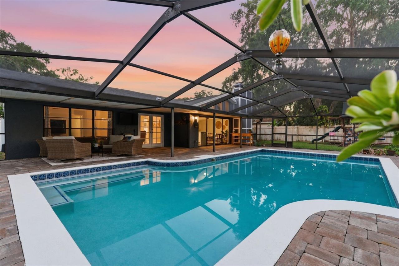 4221 Water Oaks Lane, Tampa, FL 33618 Photo