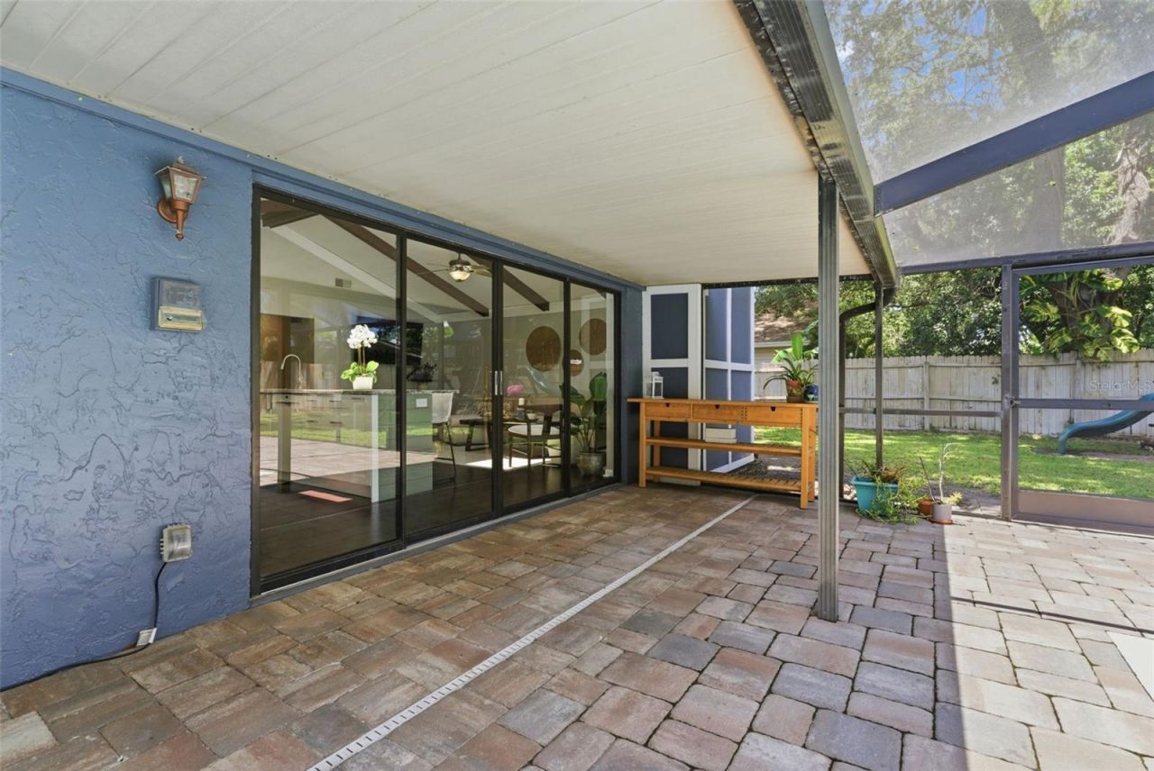 4221 Water Oaks Lane, Tampa, FL 33618 Photo