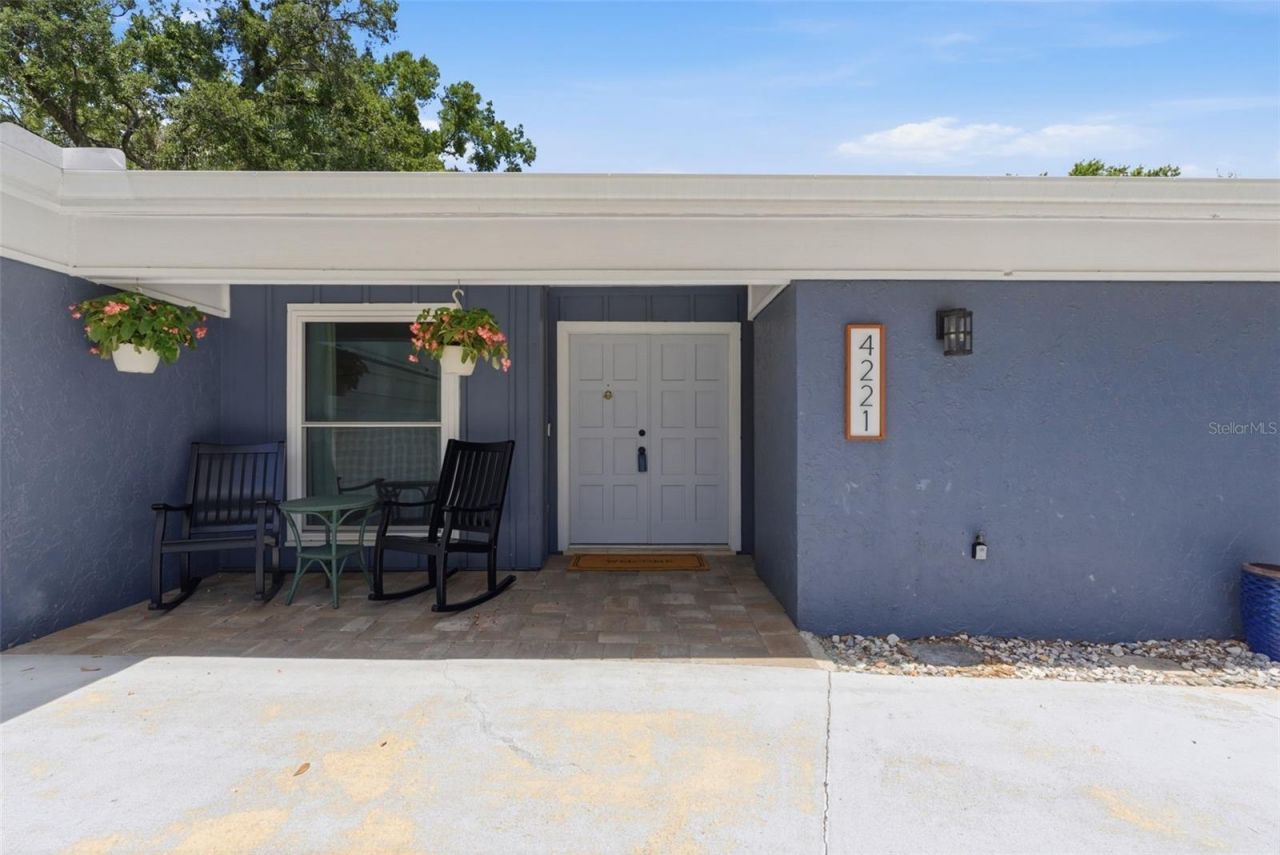 4221 Water Oaks Lane, Tampa, FL 33618 Photo