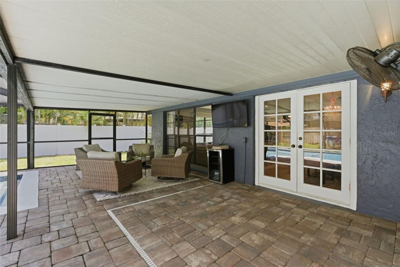 4221 Water Oaks Lane, Tampa, FL 33618 Photo