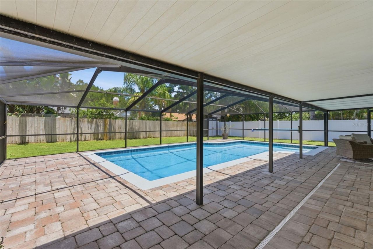 4221 Water Oaks Lane, Tampa, FL 33618 Photo