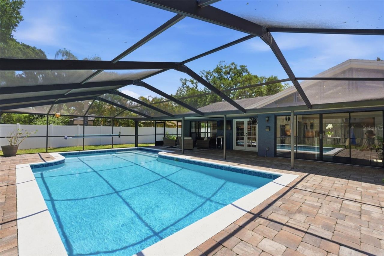 4221 Water Oaks Lane, Tampa, FL 33618 Photo