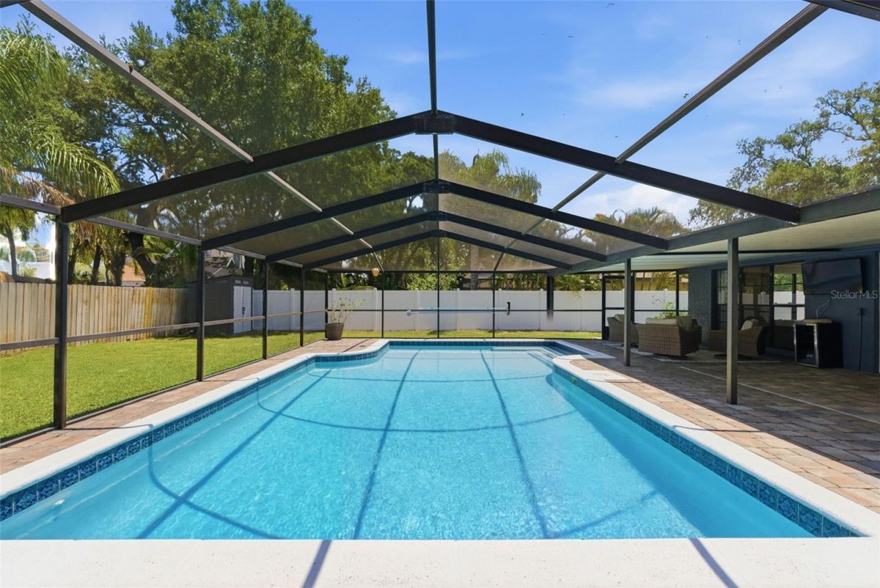4221 Water Oaks Lane, Tampa, FL 33618 Photo