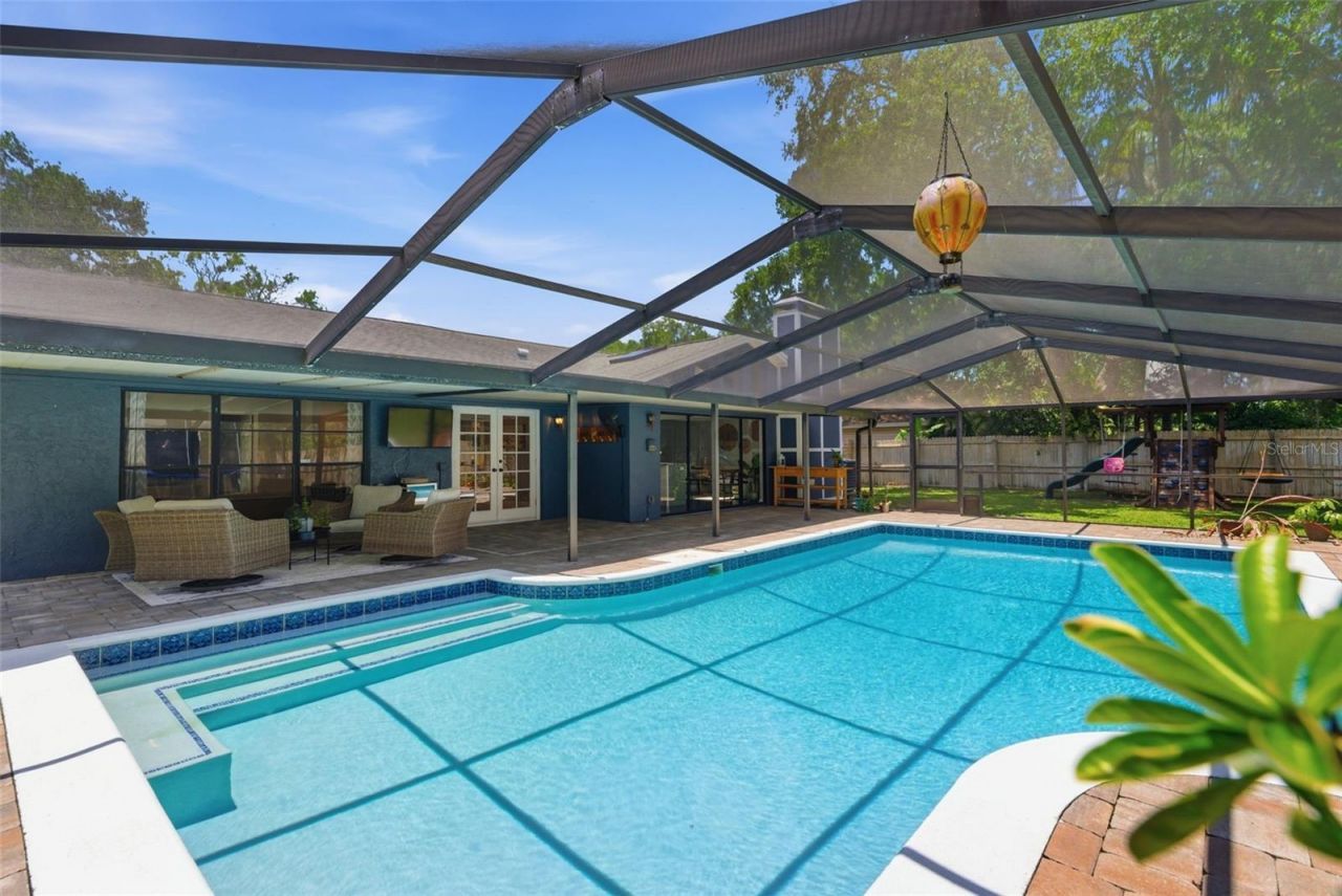 4221 Water Oaks Lane, Tampa, FL 33618 Photo