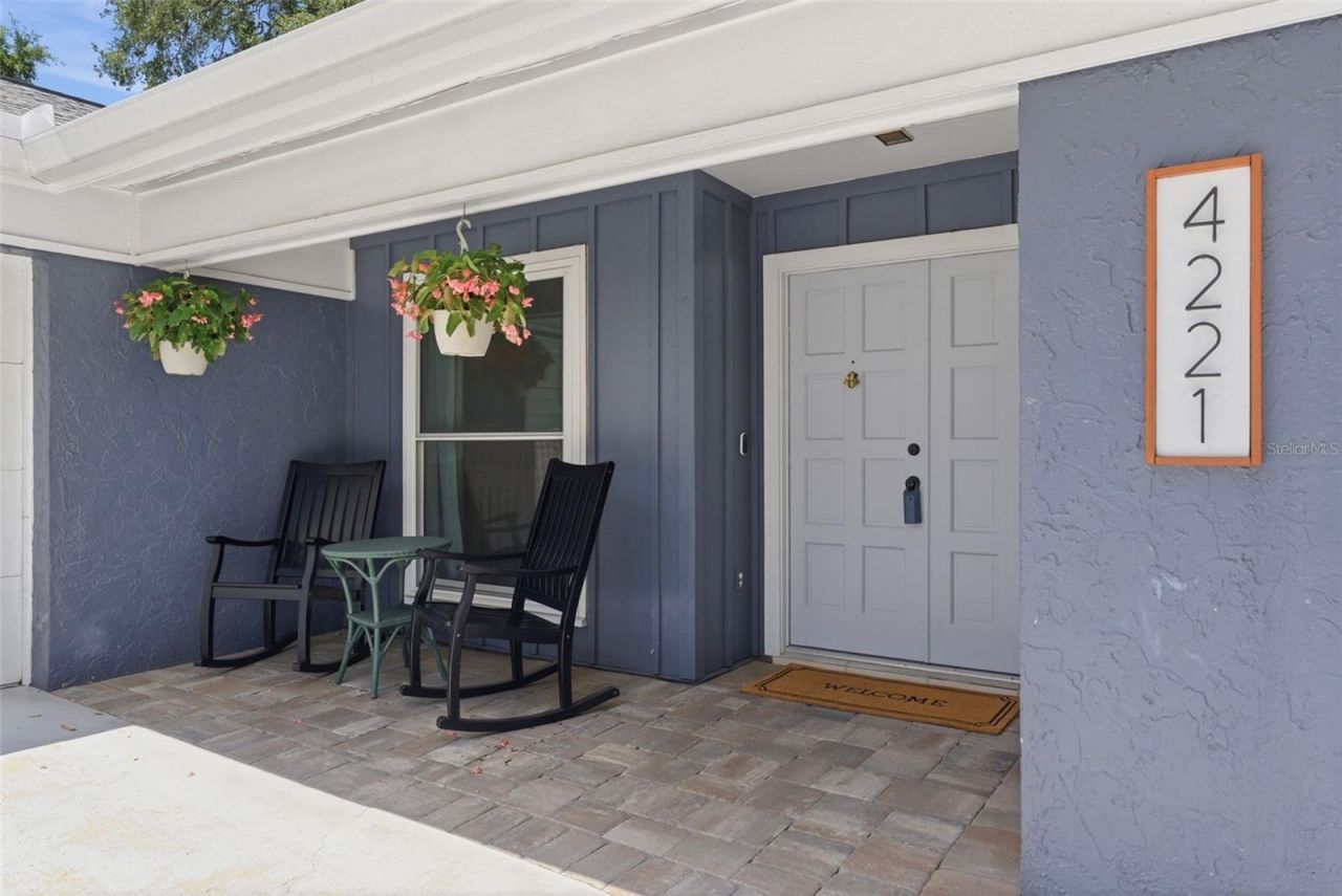 4221 Water Oaks Lane, Tampa, FL 33618 Photo