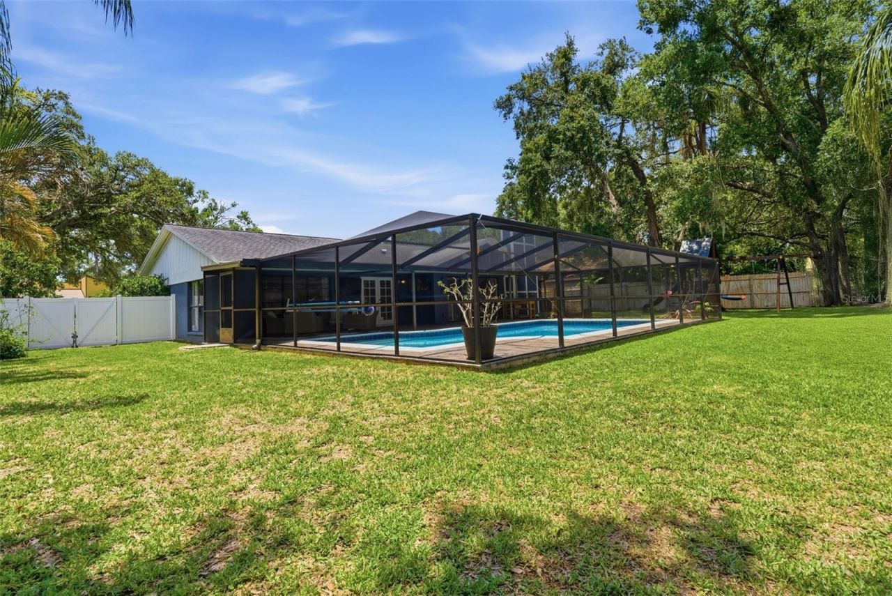4221 Water Oaks Lane, Tampa, FL 33618 Photo