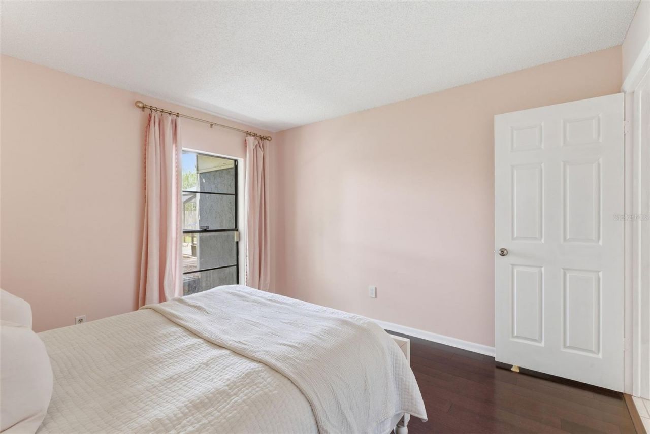 4221 Water Oaks Lane, Tampa, FL 33618 Photo