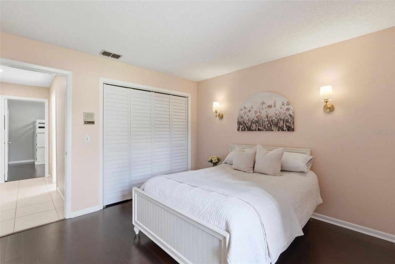 4221 Water Oaks Lane, Tampa, FL 33618 Photo