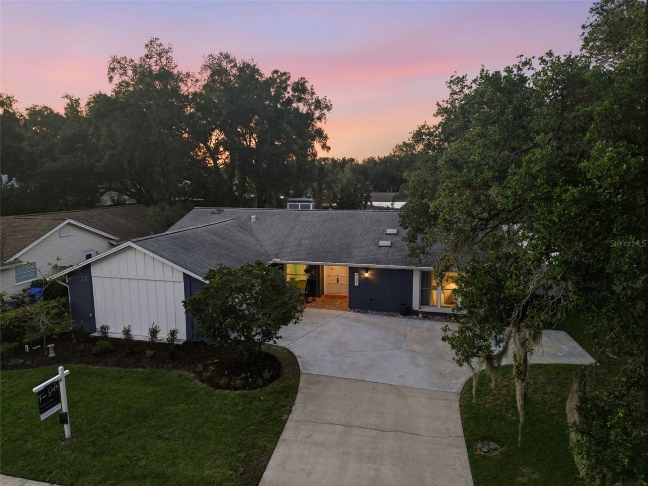 4221 Water Oaks Lane, Tampa, FL 33618 Photo