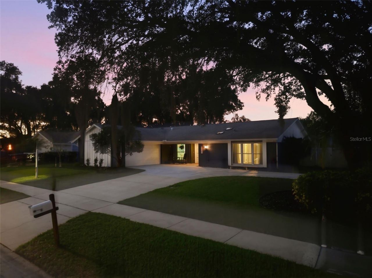 4221 Water Oaks Lane, Tampa, FL 33618 Photo