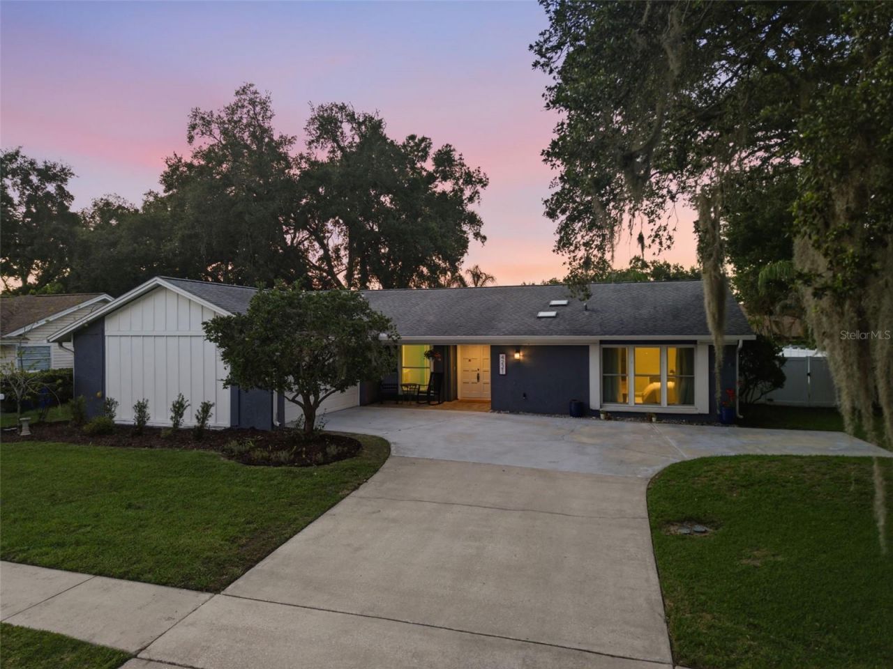 4221 Water Oaks Lane, Tampa, FL 33618 Photo