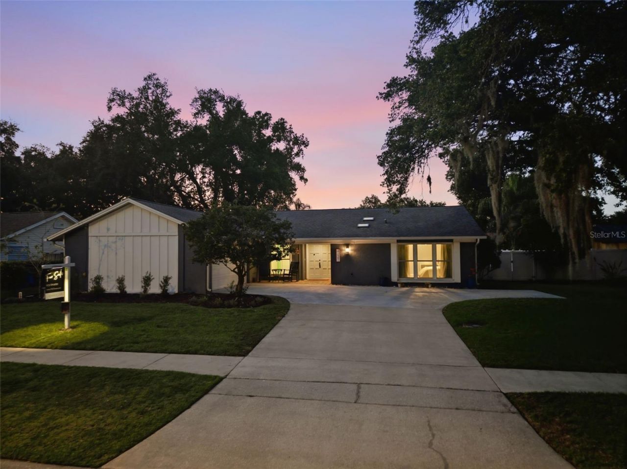 4221 Water Oaks Lane, Tampa, FL 33618 Photo