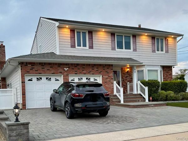 60 S Crescent Drive , Farmingdale, NY 11735