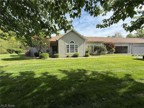 28 Hunters Woods Boulevard , Canfield, OH 44406