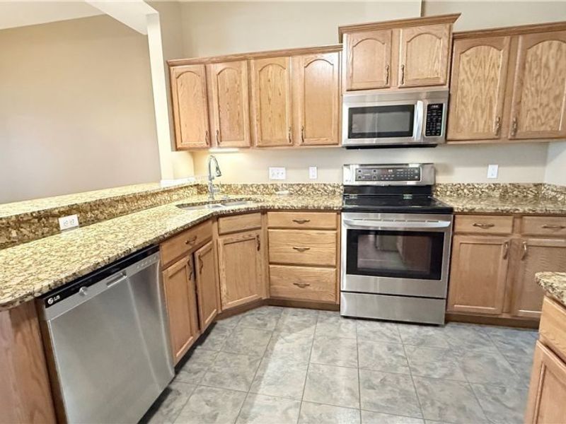 28 Hunters Woods Boulevard, Unit B, Canfield, OH 44406 Photo 11