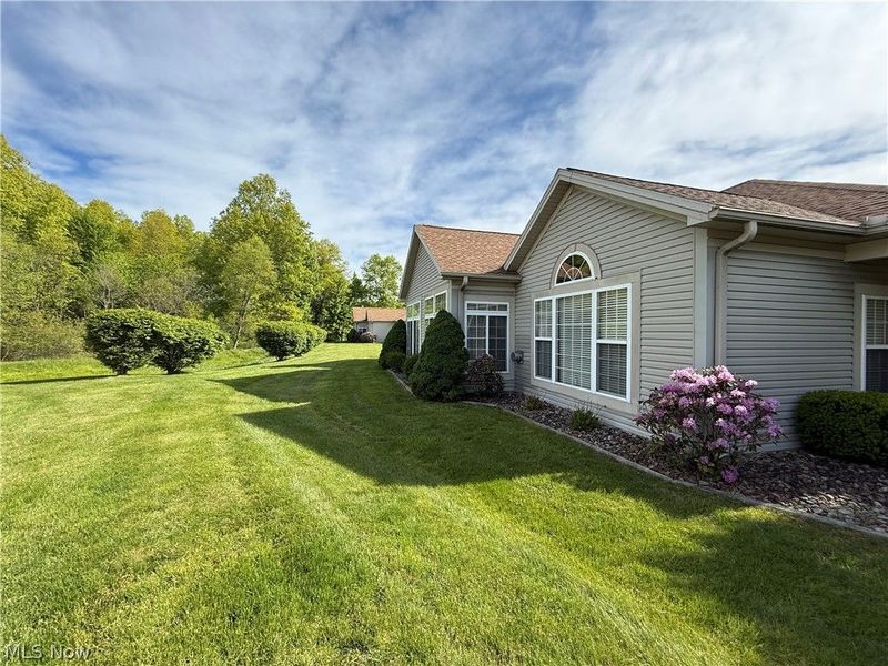 28 Hunters Woods Boulevard, Unit B, Canfield, OH 44406 Photo 2