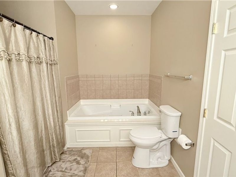 28 Hunters Woods Boulevard, Unit B, Canfield, OH 44406 Photo 23