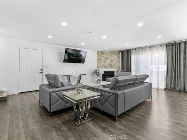 8801 Cedros Avenue, Unit 7, Panorama City, CA 91402