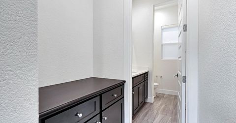 3243 Dullanty Way, Sacramento, CA 95816 Photo