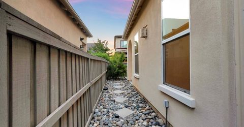3243 Dullanty Way, Sacramento, CA 95816 Photo