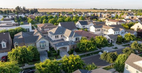 3243 Dullanty Way, Sacramento, CA 95816 Photo