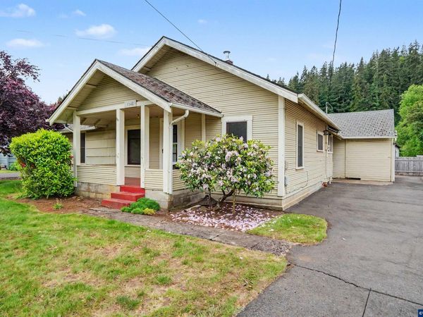 1148 S Water St, Silverton, OR 97381