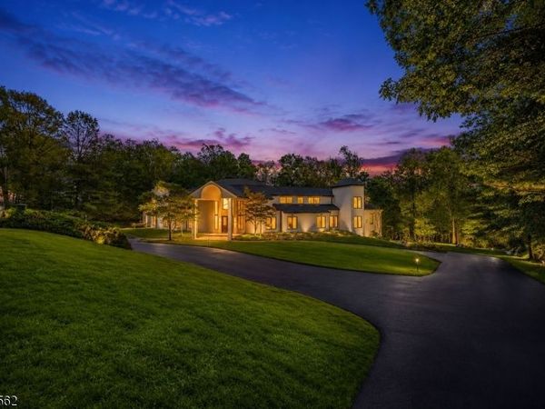 809 W Shore Dr, Kinnelon, NJ 07405