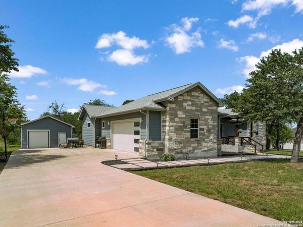 315 Log Cabin, Poteet, TX 78065