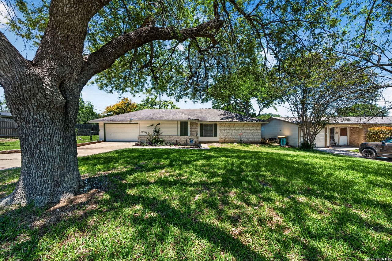 851 Boulder Dr, Universal City, TX 78148 Main Photo