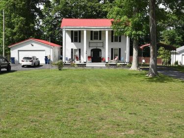 736 E Lakeshore Drive, Burnside, KY 42519