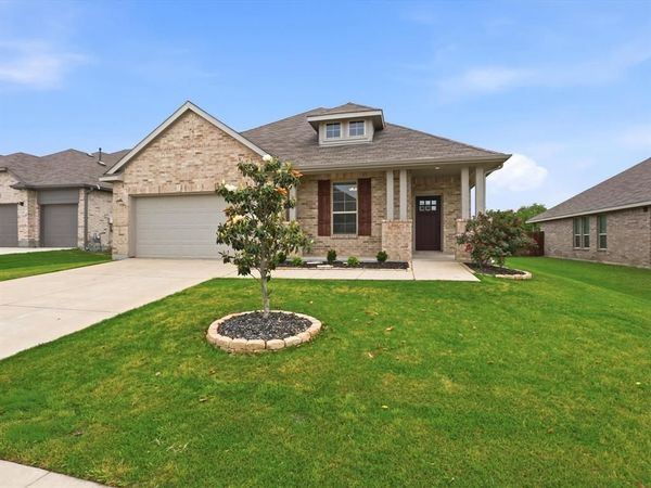 413 Vawter Drive, Van Alstyne, TX 75495
