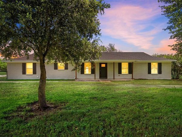 154 Longhorn Parkway , Axtell, TX 76624