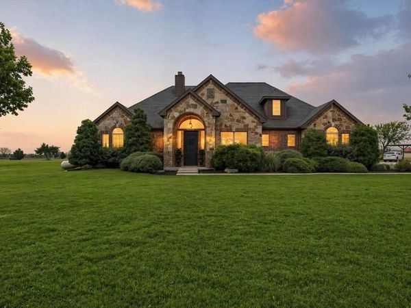 542 Pierce Road, Red Oak, TX 75154